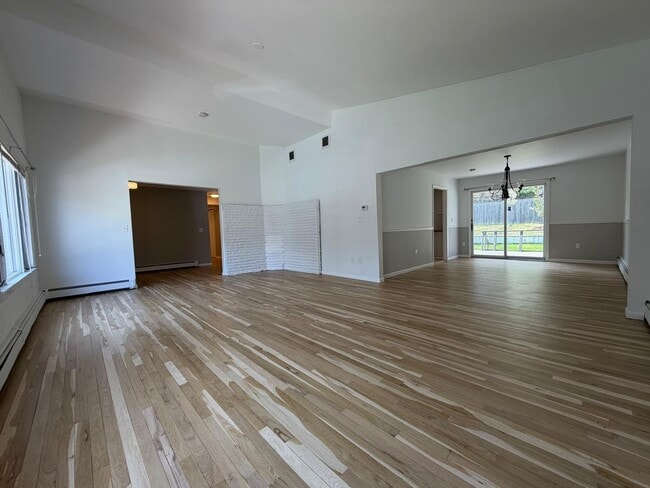 Photo - Spacious 5-Bedroom Home with Modern Features