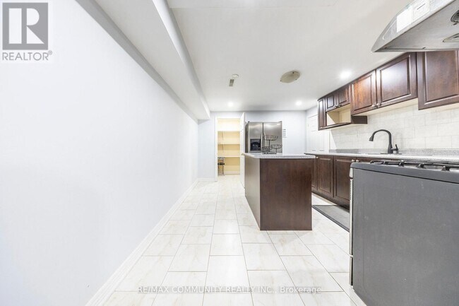 Photo - 72 Lampman Dr