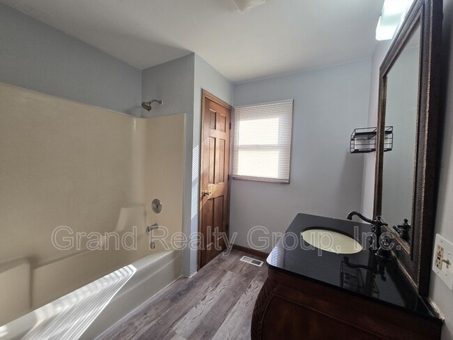 Photo - 307 N Rosedale Ct