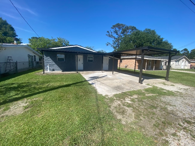 Building Photo - 414 Fieldcrest Dr