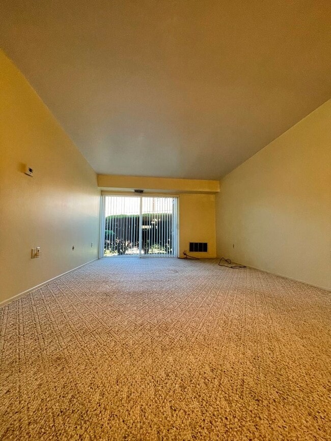 Photo - Cozy 1 Bedroom in a Quiet Building!