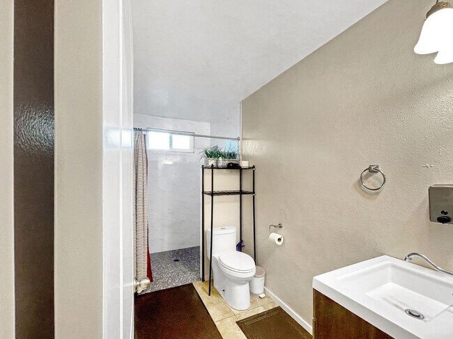 4084 137th St Unit B