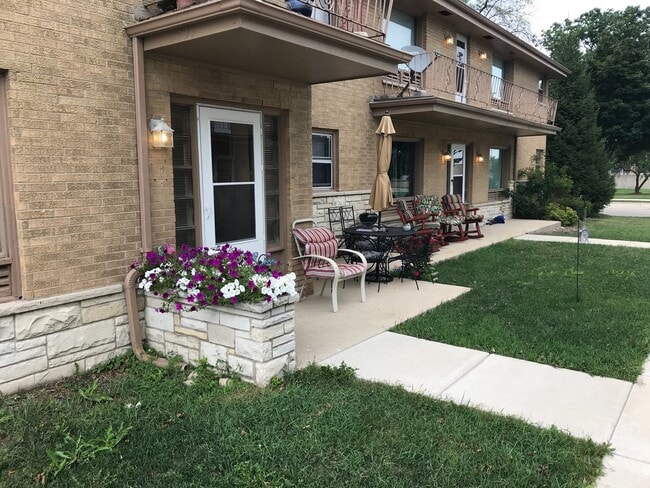 5009-5017 S Lake Dr 12 unit