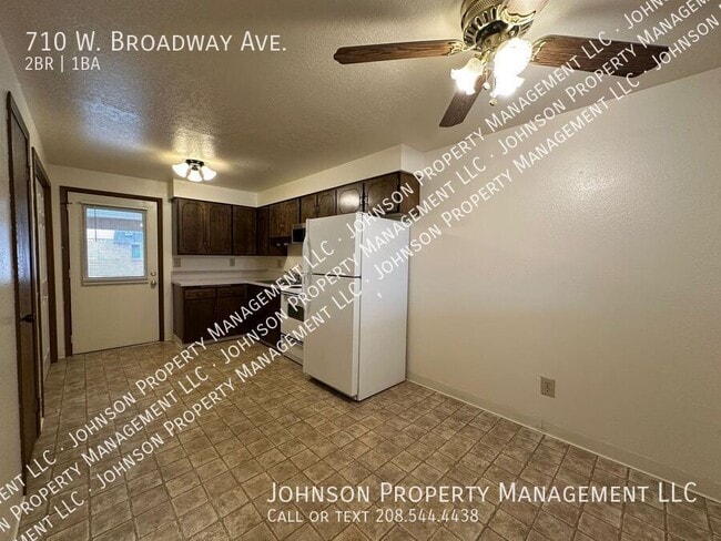 Photo - 710 W Broadway Ave