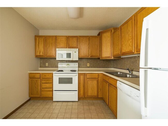 Photo - 64 E 13th St