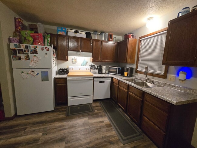 Building Photo - 3218 Oak Knoll Dr Unit 3