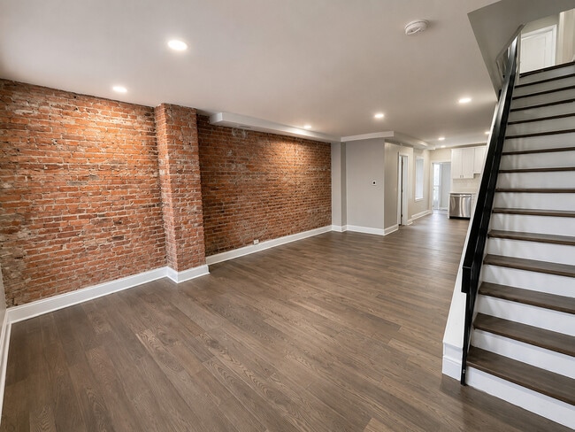 Photo - 347 N Robinson St