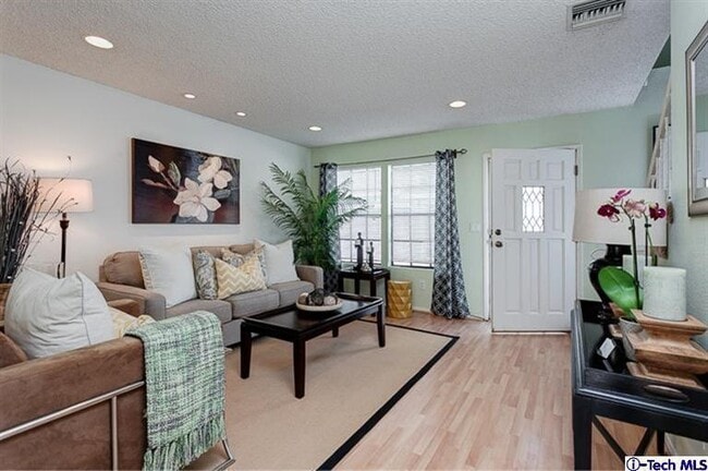 Building Photo - 205 Violet Ave