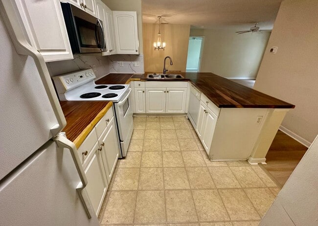 Photo - 100 Kensington Blvd