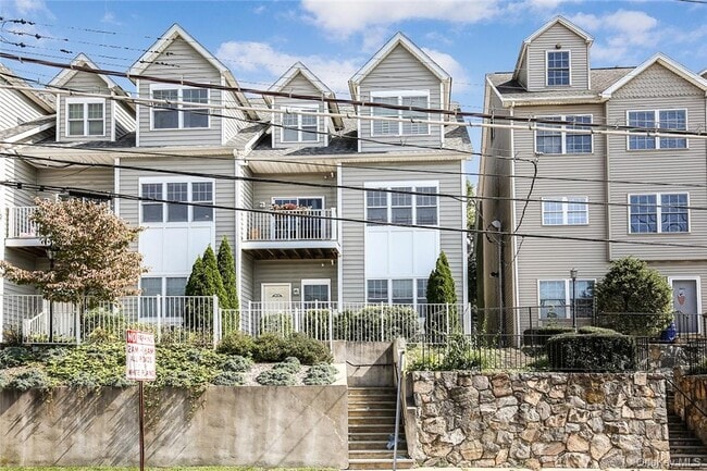 Building Photo - 297 W Post Rd