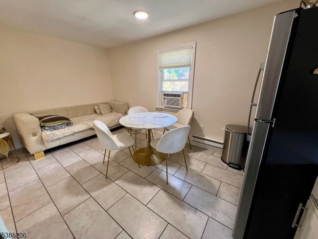 Photo - 201 E 9th St