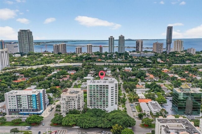 Building Photo - 2021 SW 3rd Ave Unit PH3