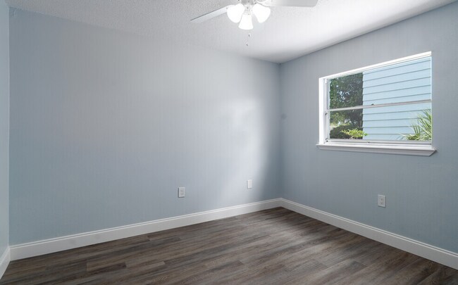 Photo - Manatee Bay Apartments