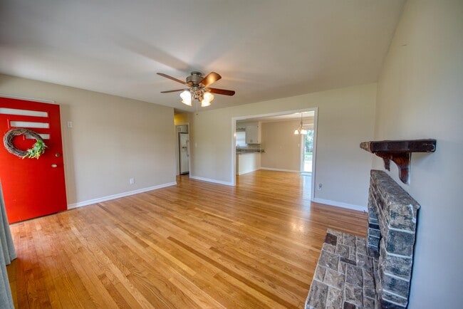 106 Pinecliff Dr