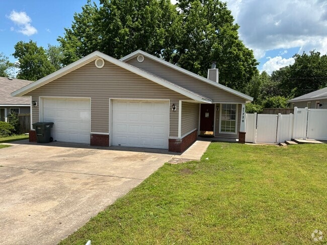 Building Photo - Cozy 2 bedroom 1.5 bath Lawn Maintenance I... Rental