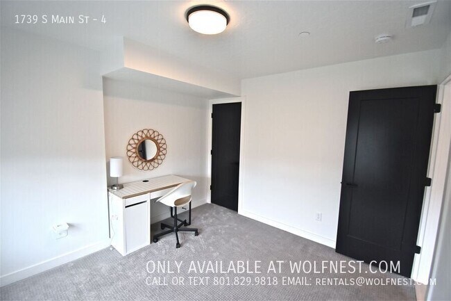 Photo - 1739 S Main St