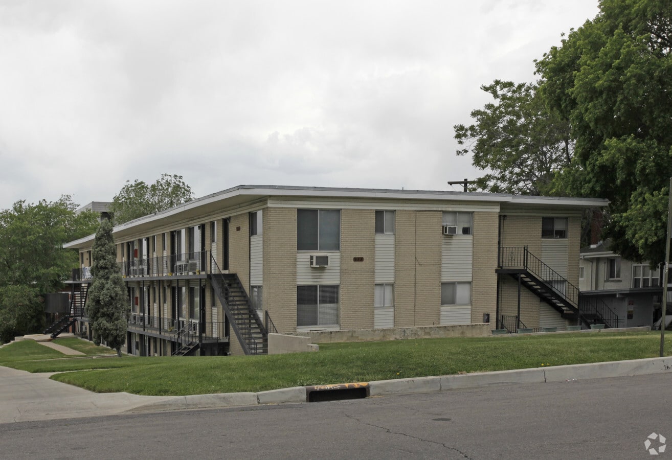 \975 E 400 S - 975 E 400 S