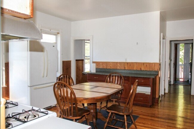 Photo - 180 Canterbury St Unit 2