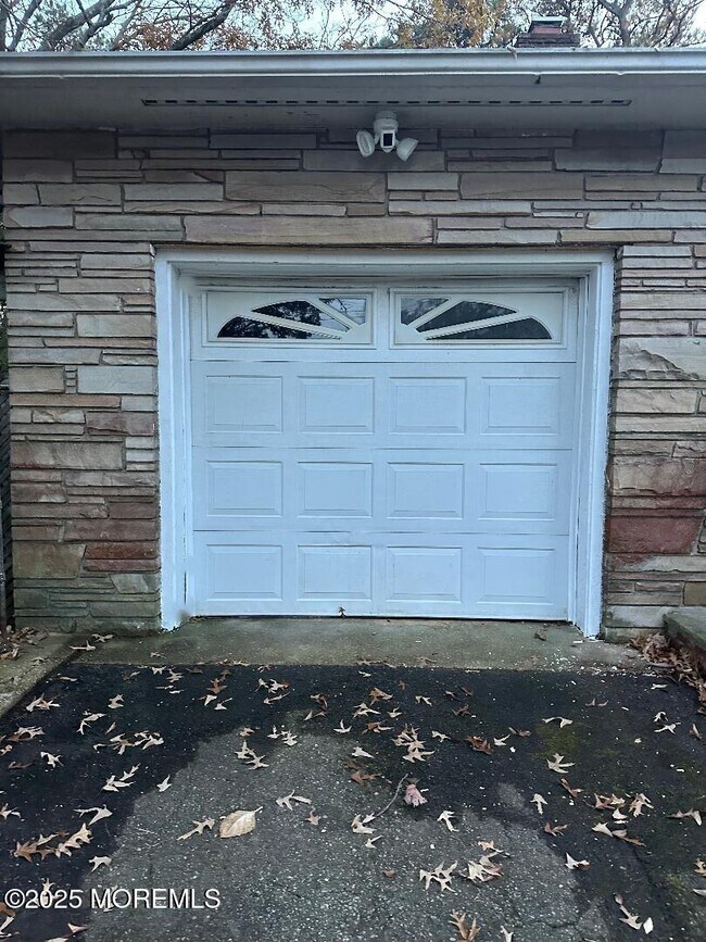 Photo - 297 Cambourne Dr