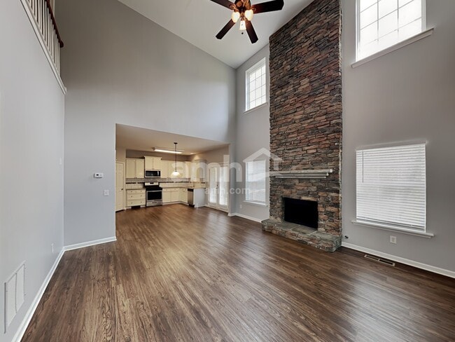 Photo - 633 Lincolnwood Ln