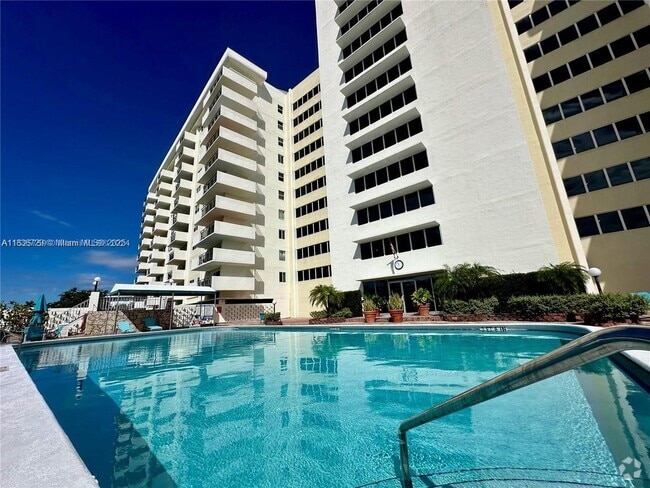Building Photo - 401 Golden Isles Dr Unit 314 Rental