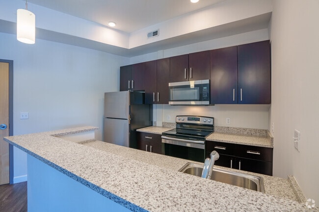 2BR, 2BA - 952SF - Kitchen