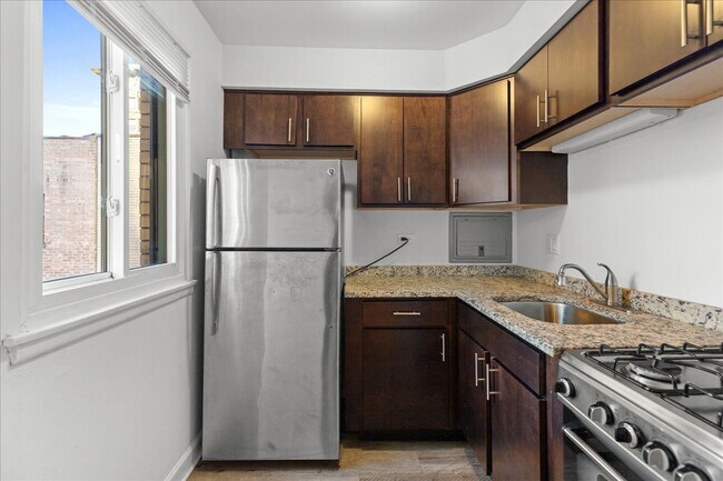 Photo - 6211 N Kenmore Ave Unidad 505