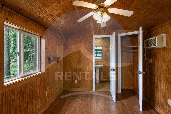 Photo - 108 Loveland Vis