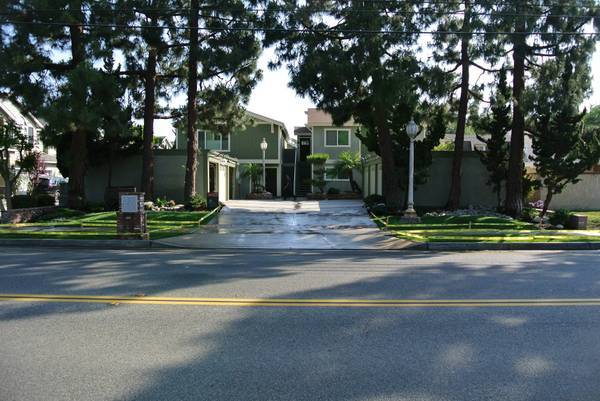 Building Photo - 245 Mesa Dr Unit C