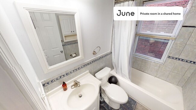 Room in Shared 3 bed/2.5 bath home in Trinidad