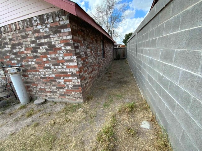 Photo - 119 Tours Ln