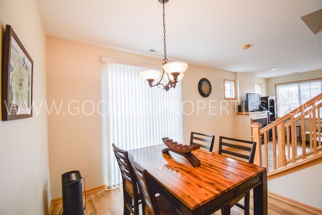 Photo - 2 Bedroom 2.5 Bathroom In West Des Moines