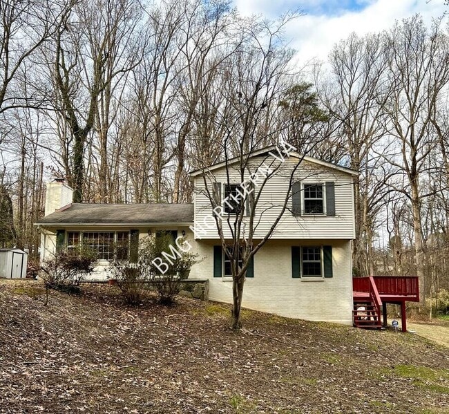 Building Photo - 832 Leigh Mill Rd