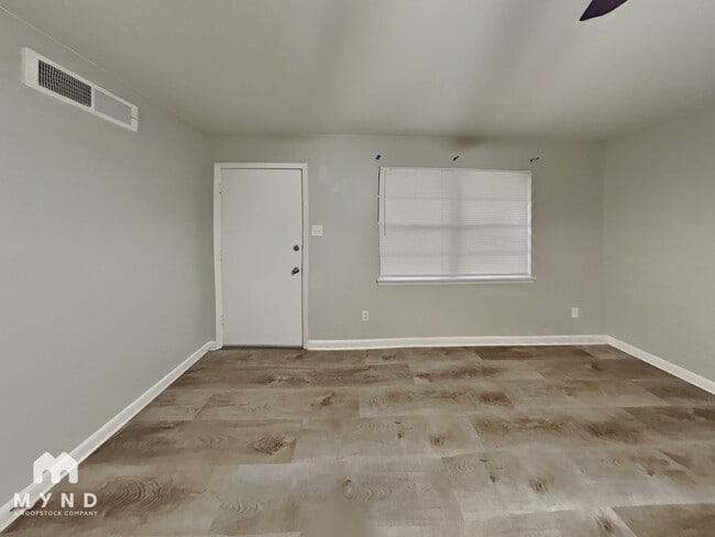 Photo - 4193 Deerland St