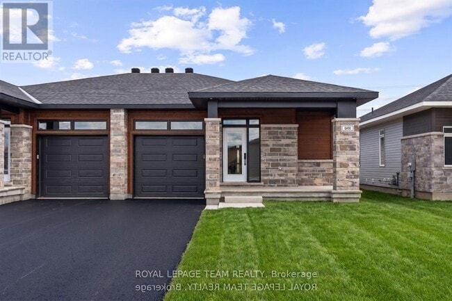 Photo - 1094 Moore St