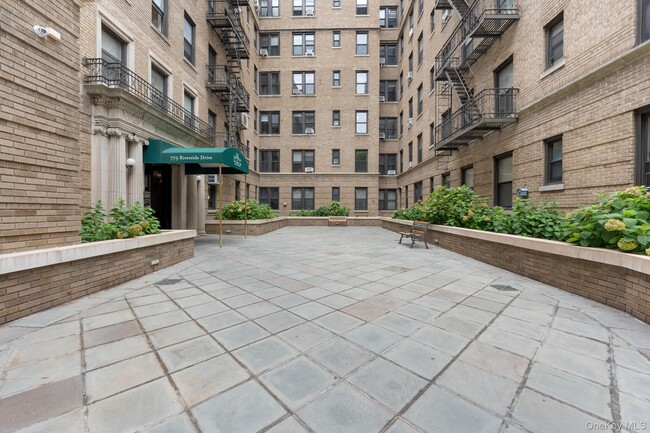 Building Photo - 779 Riverside Dr Unit C50 Rental