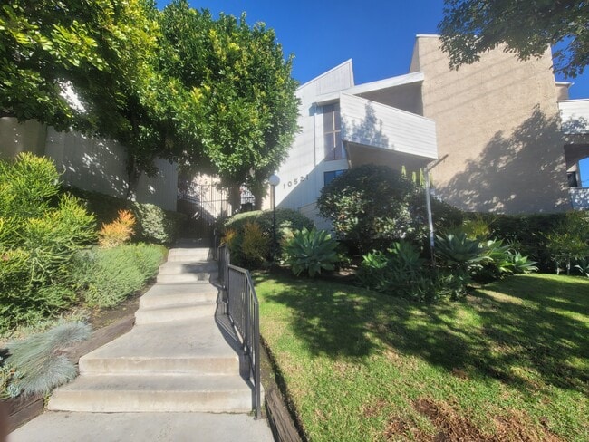 Photo - 10521 National Blvd Unidad 10521 National Blvd #209