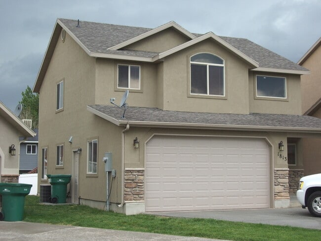 Building Photo - 1813 N Belvedere Way