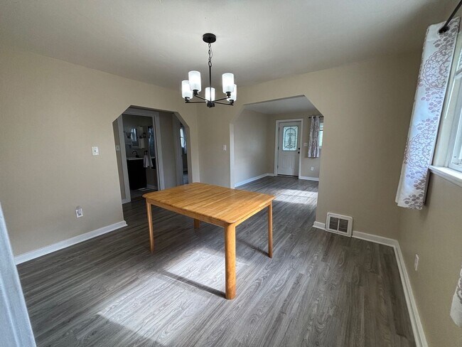 Photo - 3 Bedroom Home in South Park!