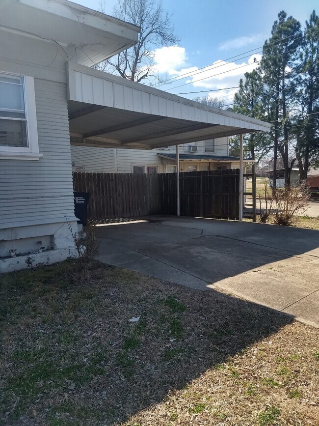 Photo - 100 W 5th St