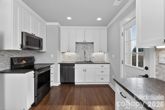 Photo - 307 E Peterson Dr