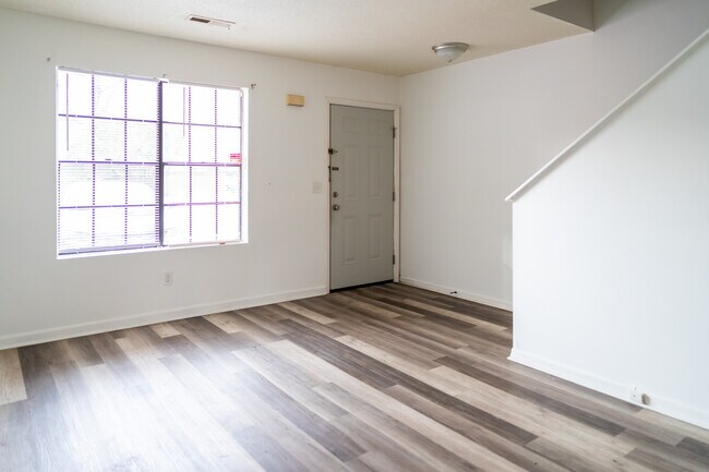 Photo - 106 Kimeran Ln