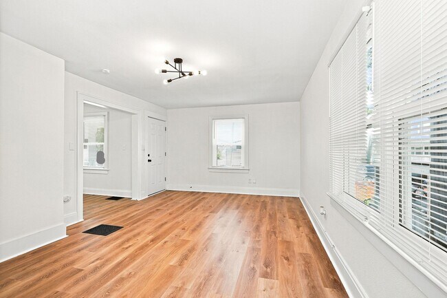 Photo - 1112 Peters Ave