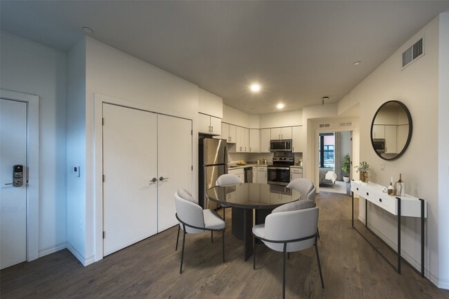 Photo - 100 Cabot St