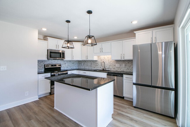 Photo - 433 Pomeroy Dr