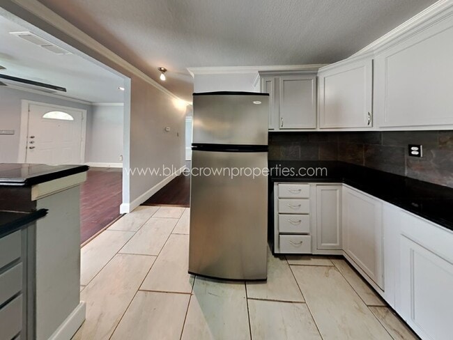 Photo - 2320 Cass St