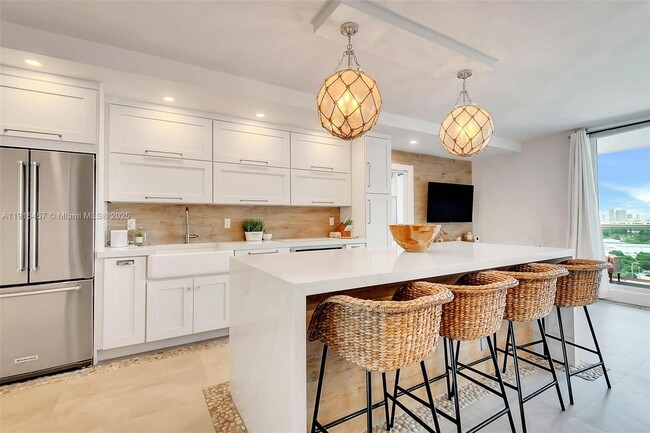 Building Photo - 2301 Collins Ave Unit 1533