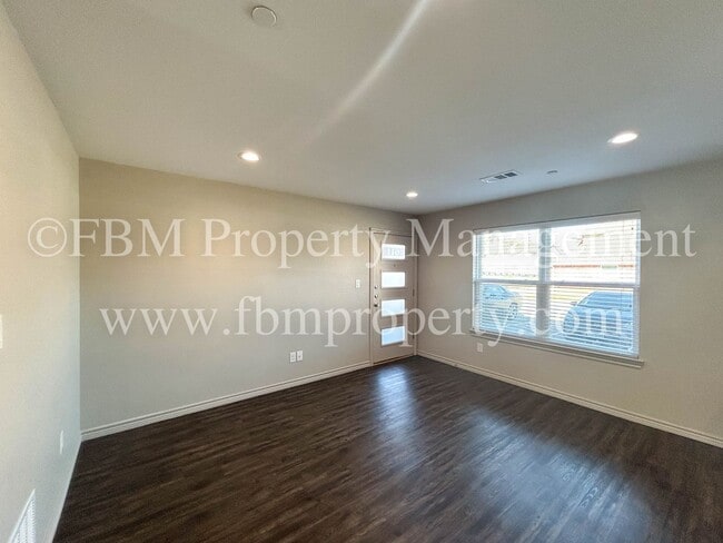 Photo - Hidden Creek Townhomes, Unit 611 - Downstairs 2 Bedroom, 2 Bathroom Home in Ennis, TX Unit 611