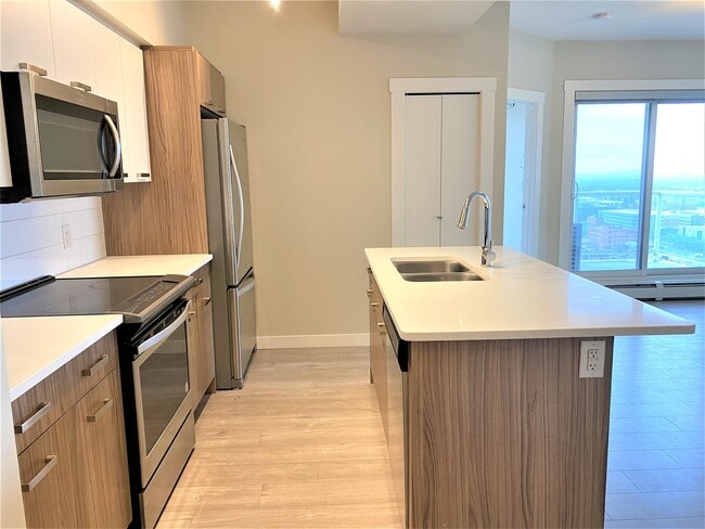 Photo - 10410-10102 102 Ave NW