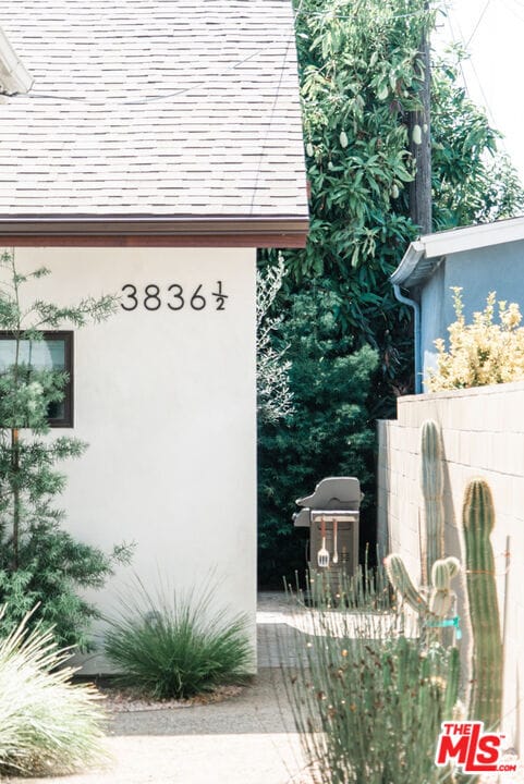 Photo - 3836 1/2 Seneca Ave